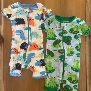 The Children’s Place 100% cotton short sleeve with zip up 🐸 🦕